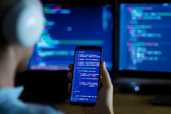 Pourquoi choisir un développeur informatique à Madagascar en 2025 ?